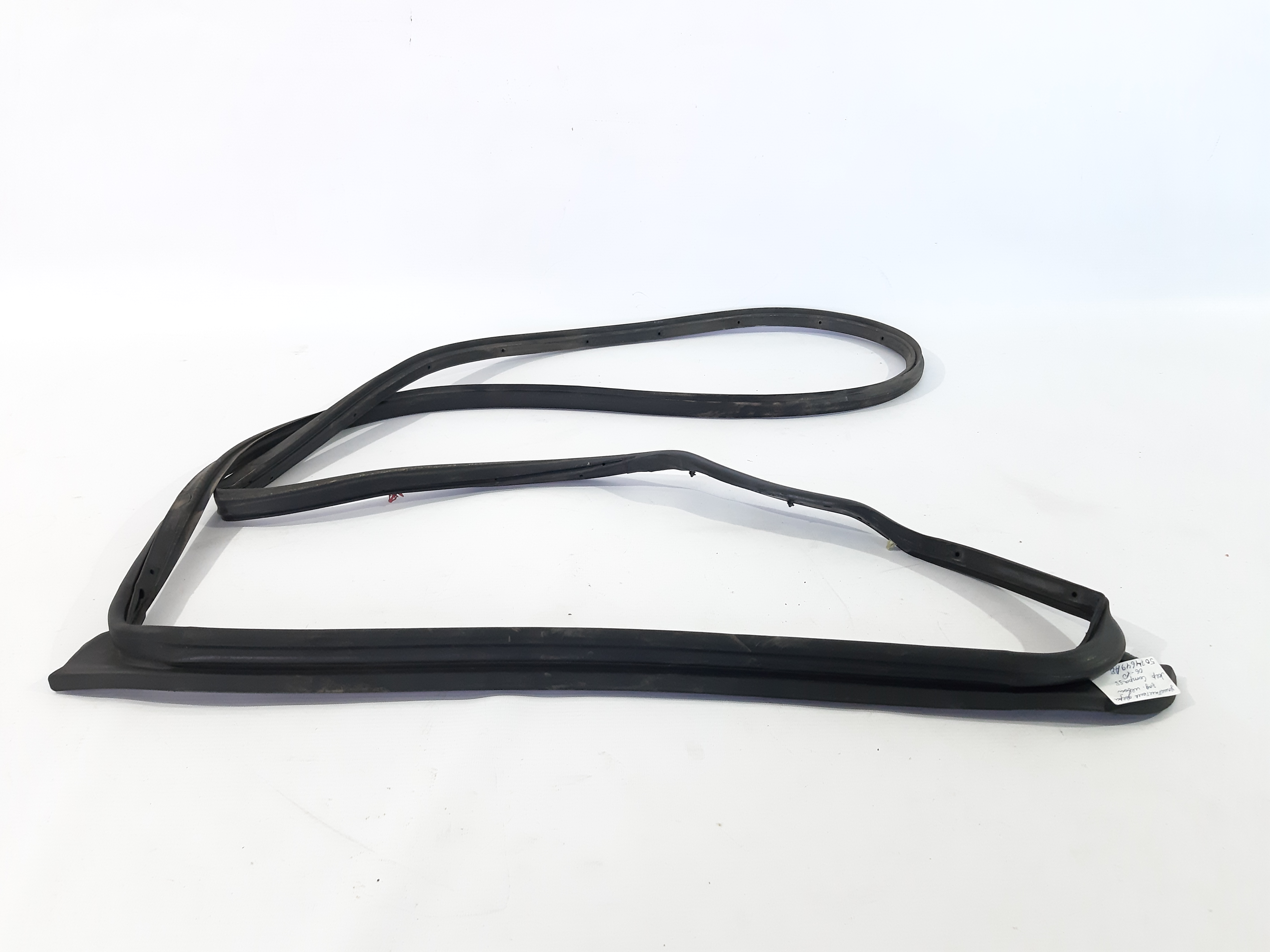 Compass. Ущільнювач двері задньої лівої Jeep Compass 2006-2010 5074649AE Jeep Compass