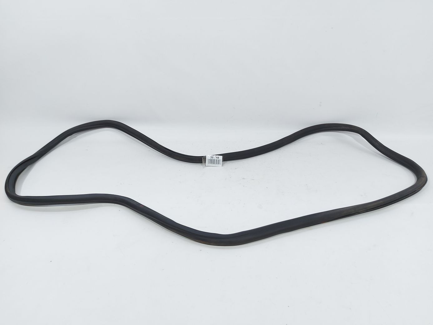 Trax. Уплотнительная резинка проёма двери задней левой/правой Chevrolet Trax 2015-2021 94550170 Chevrolet Trax