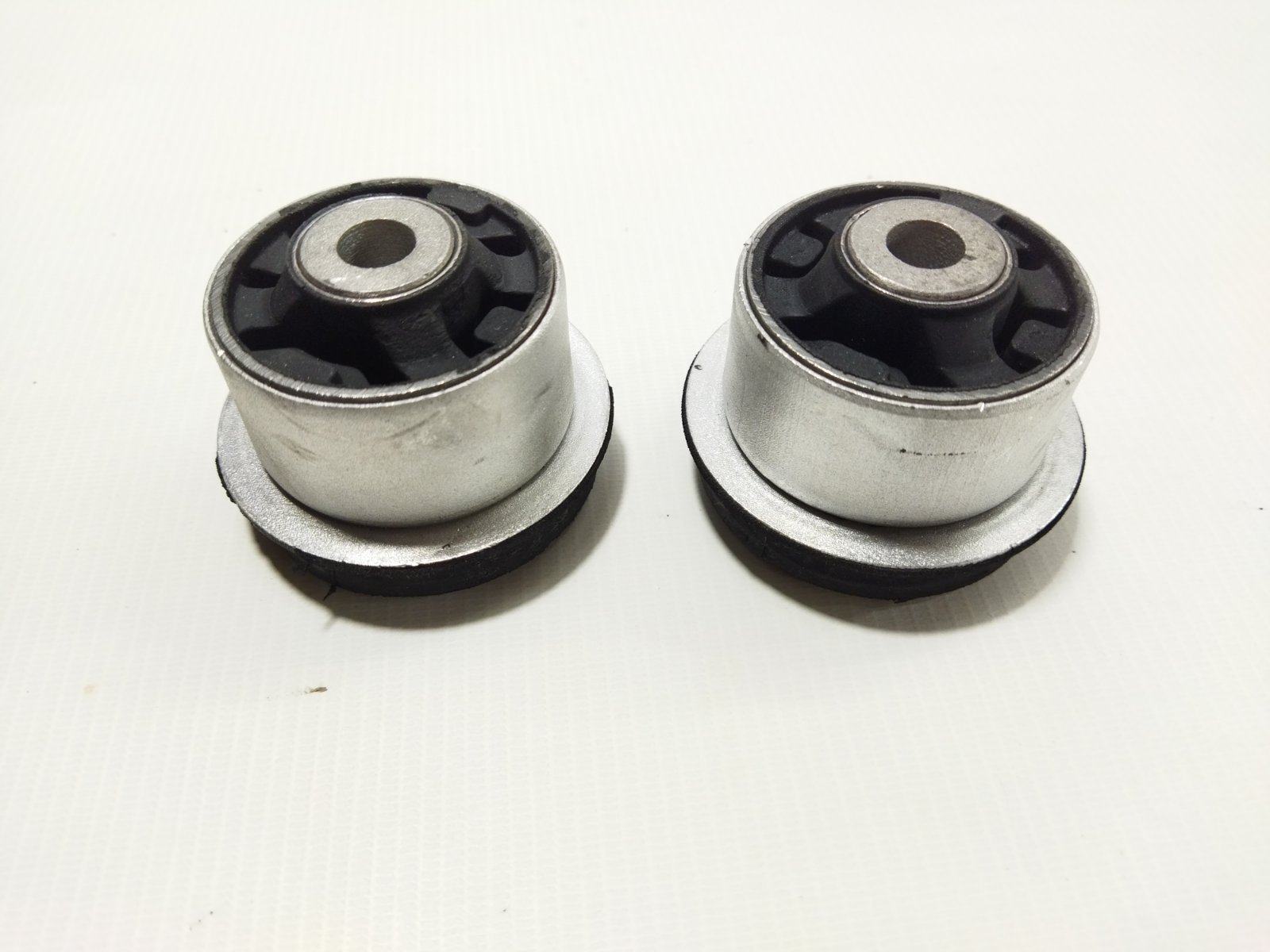 Сайлентблоки рычагов Сайлентблок рычага заднего левый/правый Opel Vectra `95-02 Opel Vectra 5