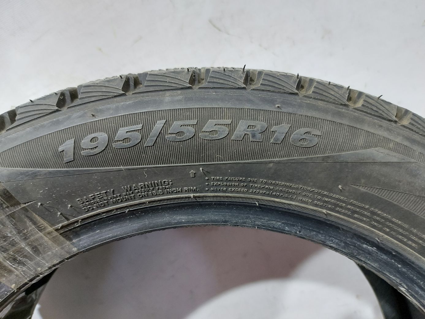 Зимние шины Гума Roadstone Winguard Ice 195/55R16 87Q зима 2