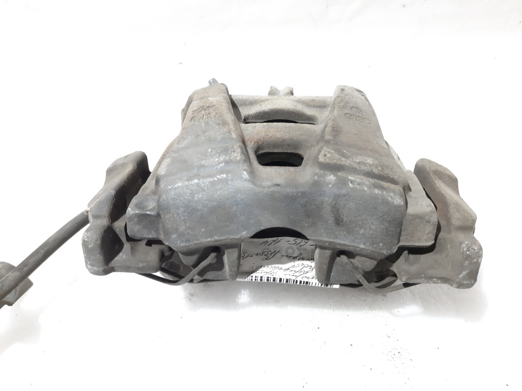 Passat s. Суппорт тормозной передний правый Volkswagen Passat S 2009-2018 5N0615124 Volkswagen Passat S