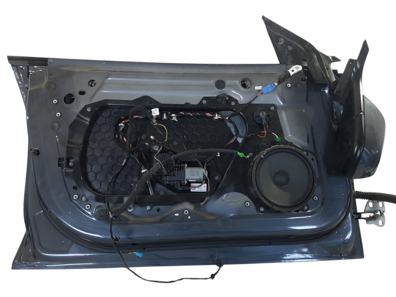 Model 3 Дверь передняя левая (дефект) Tesla Model 3 2021-2023 1081421E0C Tesla Model 3 5