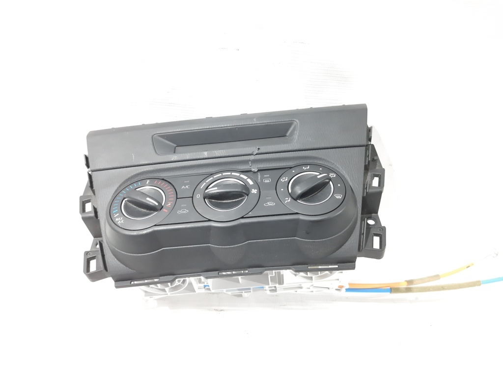 3. Кнопки управления климат-контролем Mazda 3 2014-2016 BNK4664M3 Mazda 3