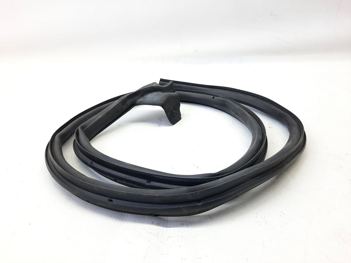 Mustang Уплотнительная резинка двери передней левой Ford Mustang 2010-2014 BR3Z6320531A Ford Mustang 2