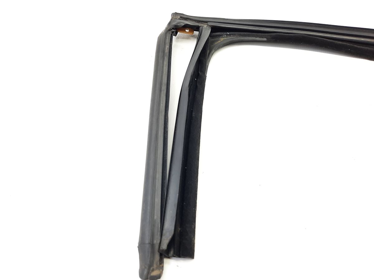 Malibu Напрямна гумка скла дверей задньої лівої Chevrolet Malibu 2013-2016 23478314 Chevrolet Malibu 6 Malibu Напрямна гумка скла дверей задньої лівої Chevrolet Malibu 2013-2016 23478314 Chevrolet Malibu 6