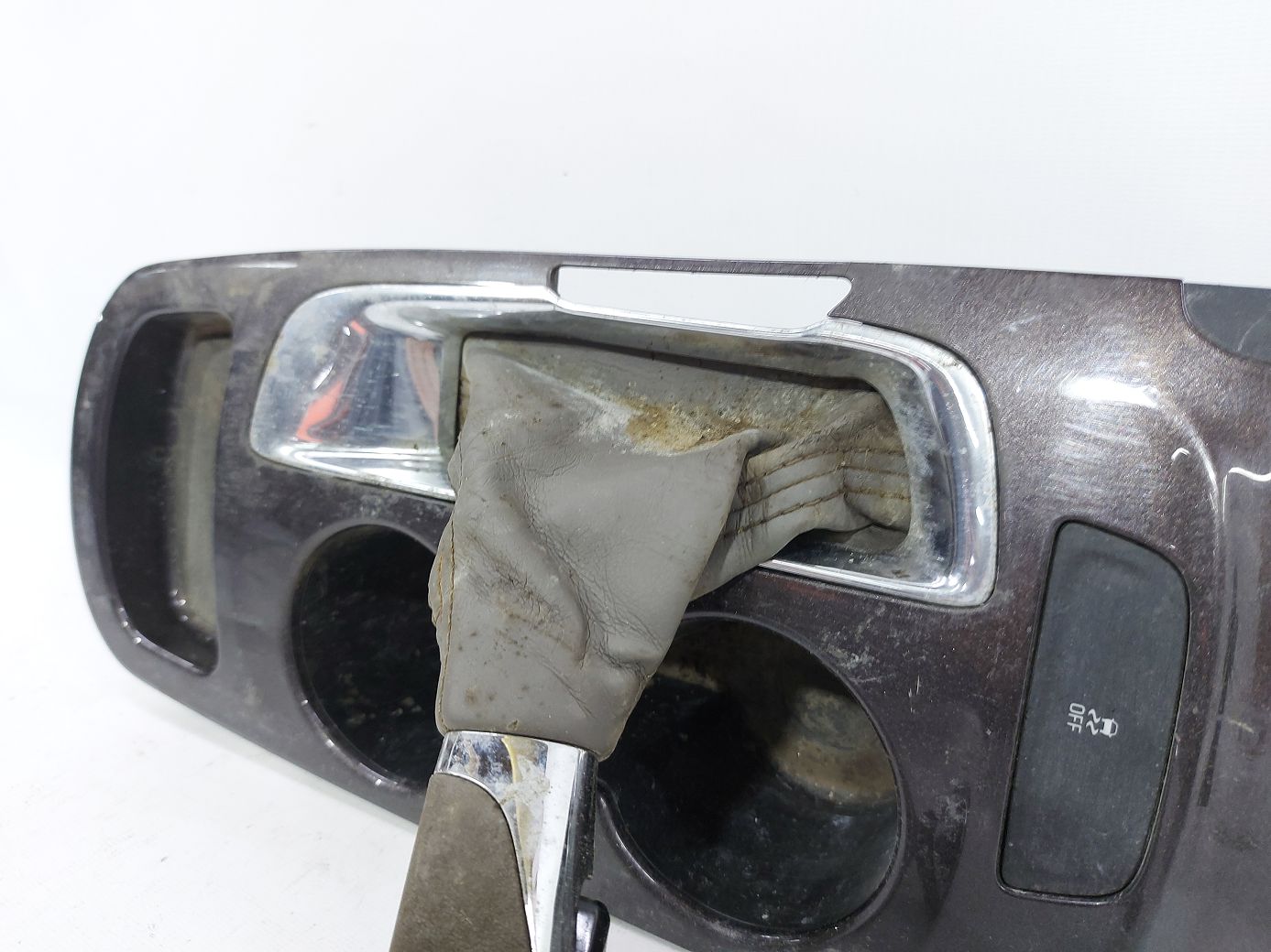 Malibu Накладка центральної консолі Chevrolet Malibu 2016-2020 84647971 Chevrolet Malibu 2