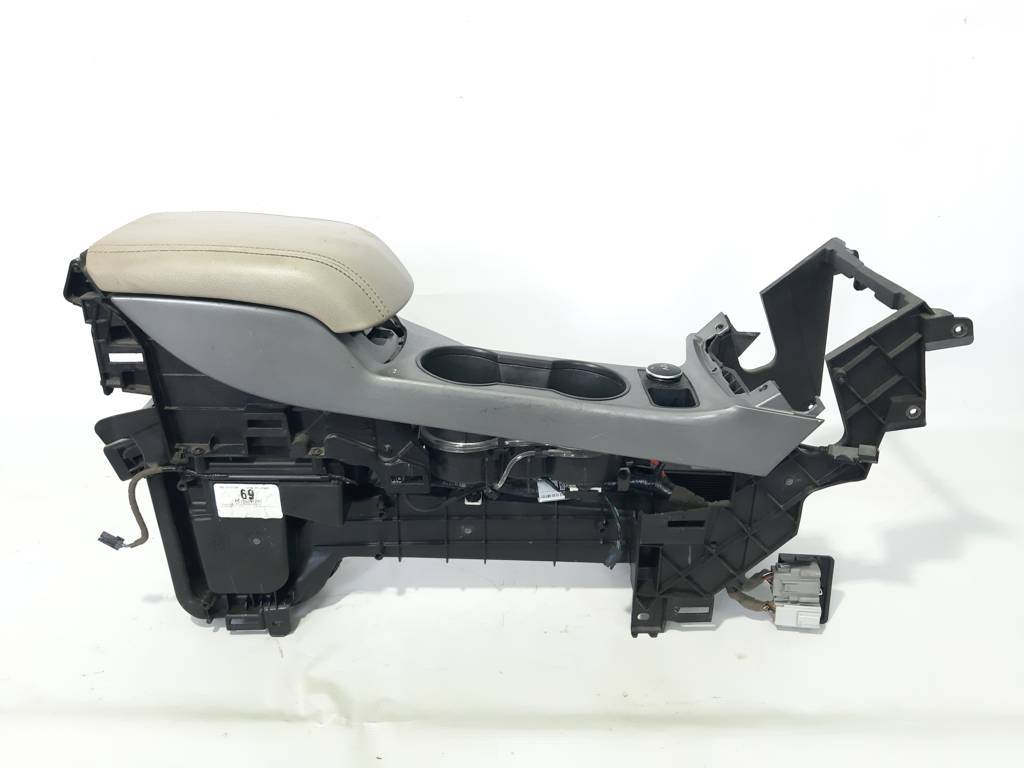 C-max Центральная консоль Ford C-Max 2016-2018 CJ5Z78045B30A Ford C-Max 2