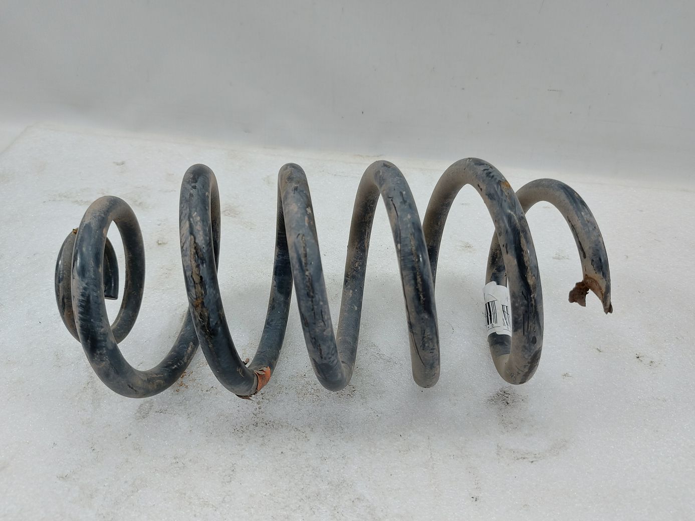 Malibu. Пружина амортизатора заднего левая/правая (брак, не хватает куска) Chevrolet Malibu 2013-2015 22816872 Chevrolet Malibu