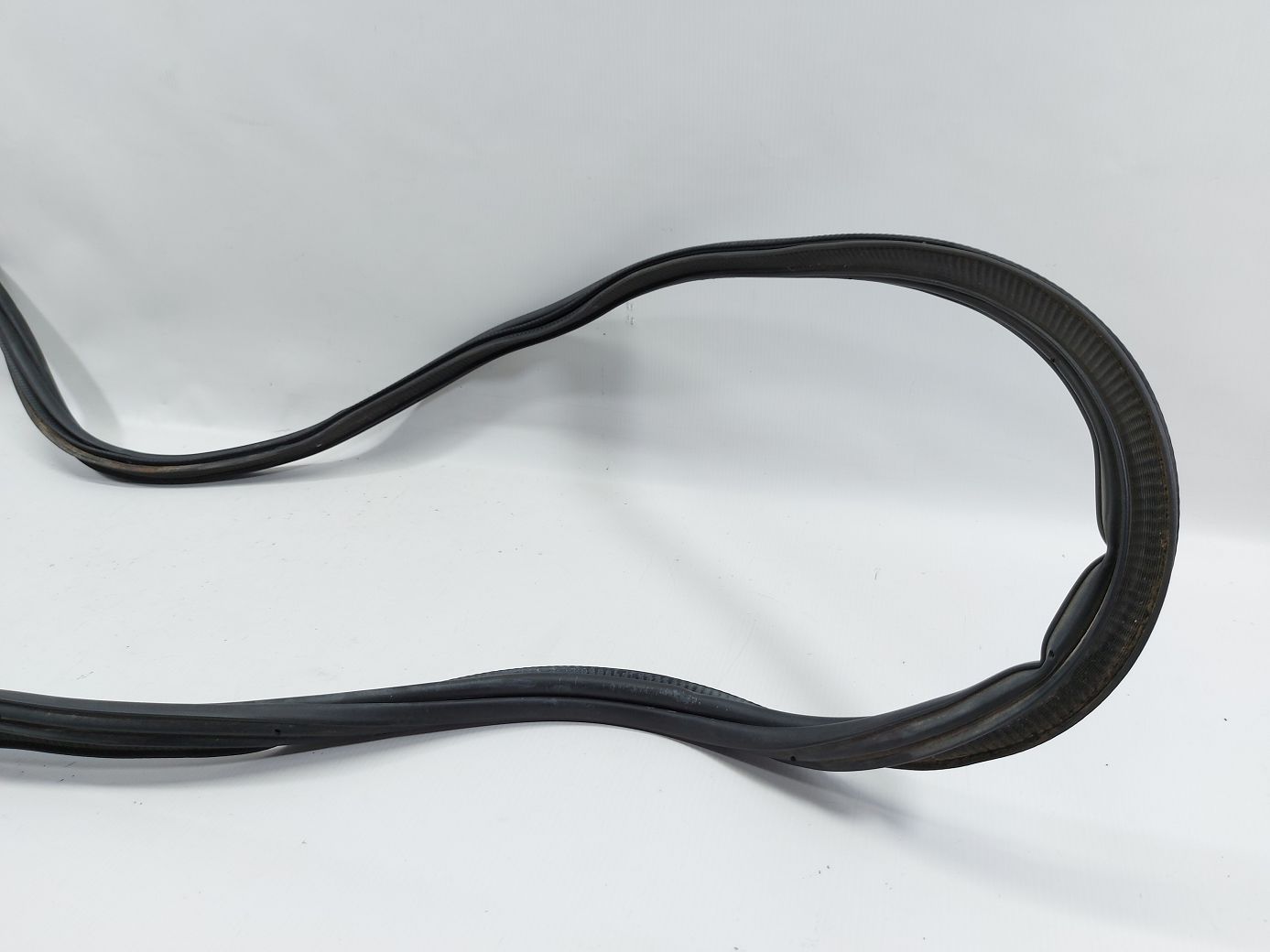 Regal Ущільнювальна гумка багажного отвору Buick Regal 2014-2017 22804659 Buick Regal 2