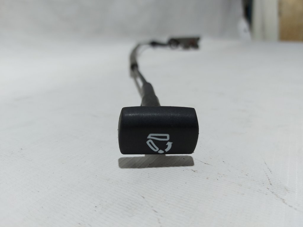 Passat s Замок відкидання спинки заднього ряду сидінь лівий Volkswagen Passat S 2012-2019 561885681D Volkswagen Passat S 4