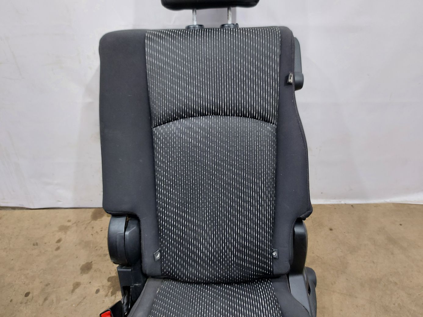 Journey Сидушка заднего ряда сидений левая Dodge Journey 2011-2020 68100253AA Dodge Journey 4 Journey Сидушка заднего ряда сидений левая Dodge Journey 2011-2020 68100253AA Dodge Journey 4