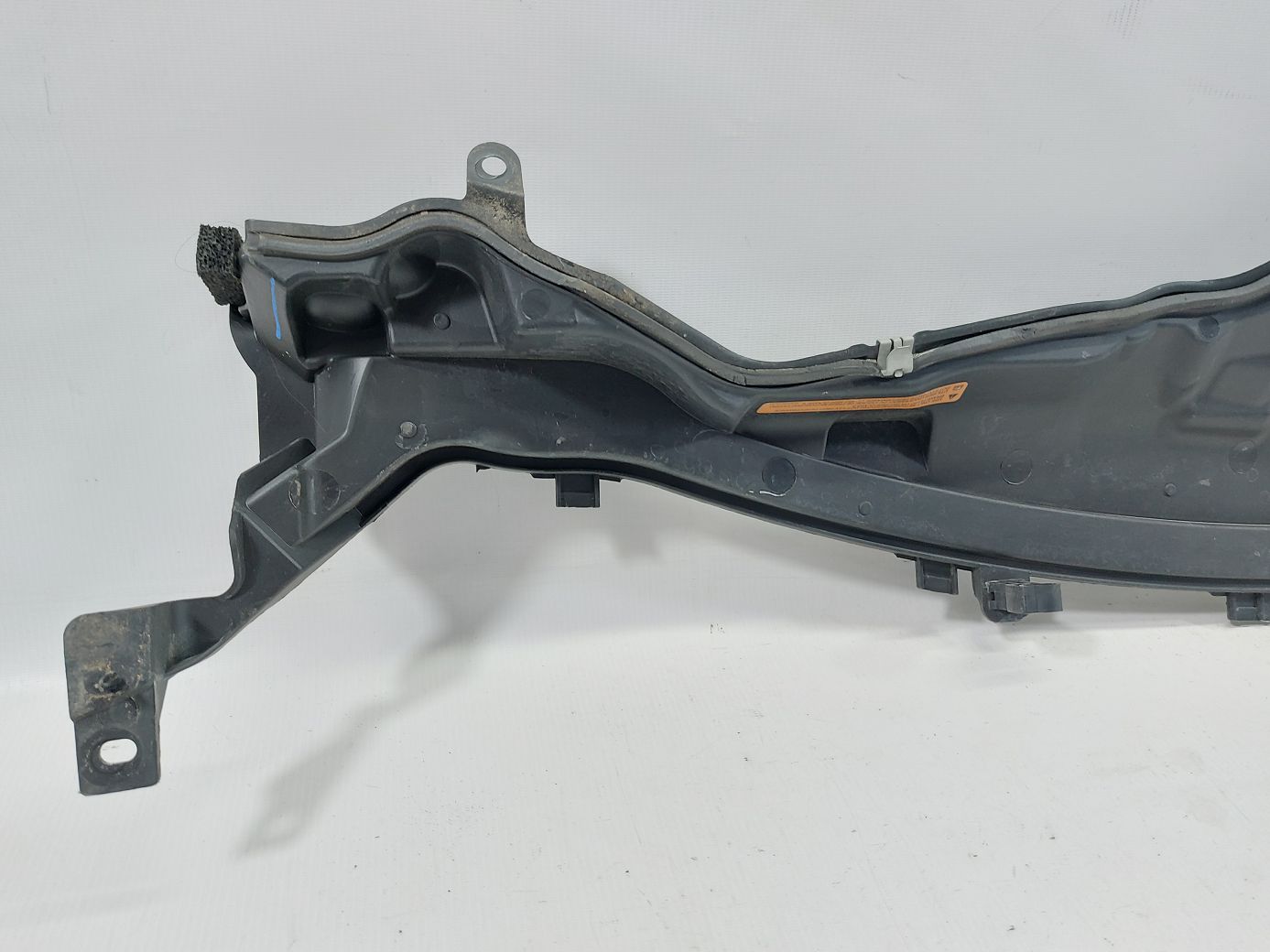 Fiesta Водосток под лобовое стекло Ford Fiesta 2011-2019 AE8Z5402010A Ford Fiesta 6