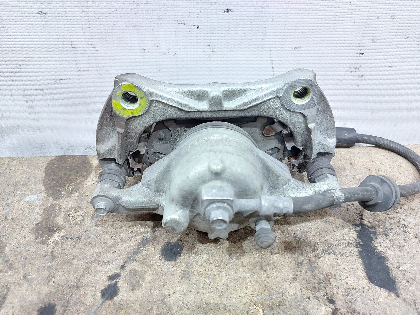 Volt Супорт гальмівний передній лівий Chevrolet Volt 2011-2015 13301226 Chevrolet Volt 3