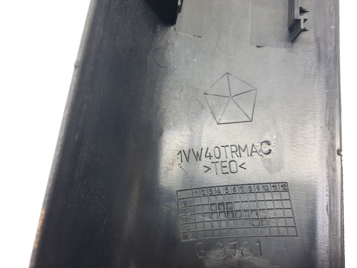 Dart Накладка порога передняя правая (угловая) Dodge Dart 2013-2019 5SL64DX9AA Dodge Dart 5