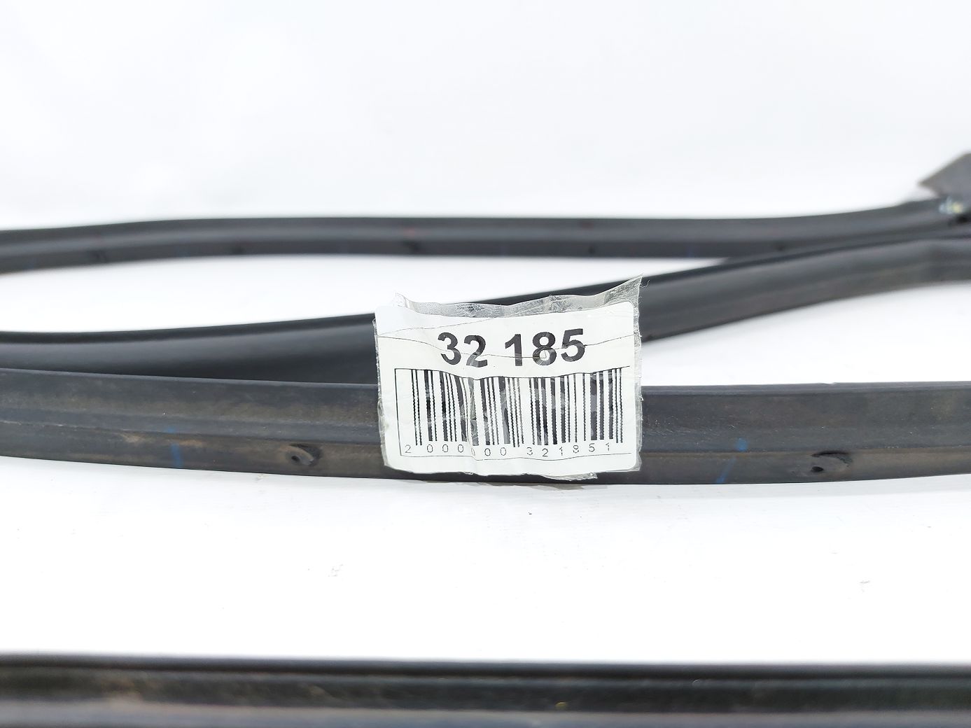 Journey Уплотнительная резинка двери передней правой Dodge Journey 2009-2020 5076866AD Dodge Journey 4