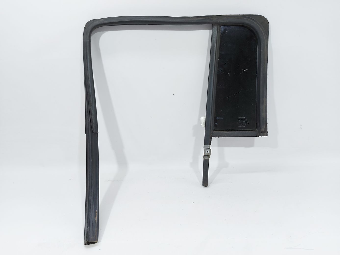 Patriot Направляюча гумка скла (кватирка) двері задньої правої Jeep Patriot 2007-2017 5067772AD Jeep Patriot 6 Patriot Направляюча гумка скла (кватирка) двері задньої правої Jeep Patriot 2007-2017 5067772AD Jeep Patriot 6