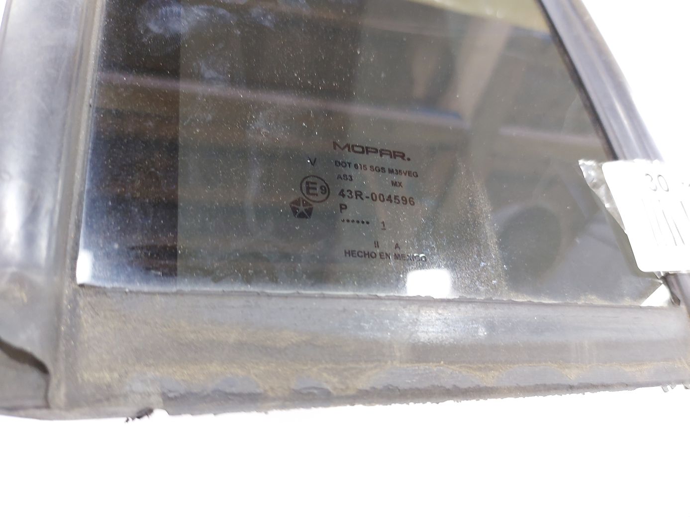 Patriot Направляюча гумка скла (кватирка) двері задньої правої Jeep Patriot 2007-2017 5067772AD Jeep Patriot 5