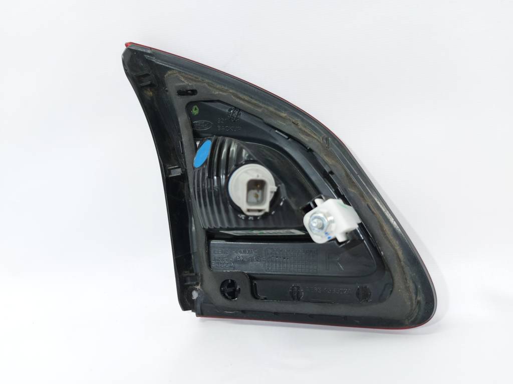 Fiesta sedan Ліхтар кришки багажника правий Ford Fiesta sedan 2011-2013 BE8Z15500A Ford Fiesta sedan 4