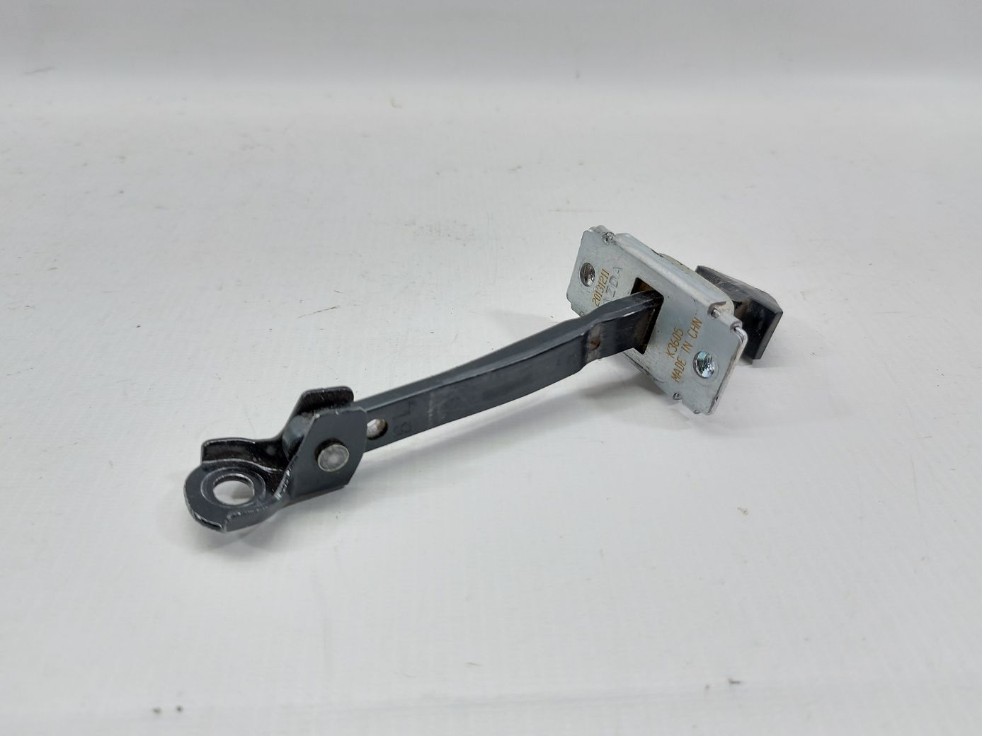 3. Обмежувач двері задньої лівої Mazda 3 2014-2018 BHN972270 Mazda 3
