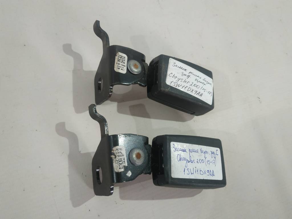 200 Замок ременя безпеки задній центральний Chrysler 200 2015-2017 1SW11DX9AA Chrysler 200 3