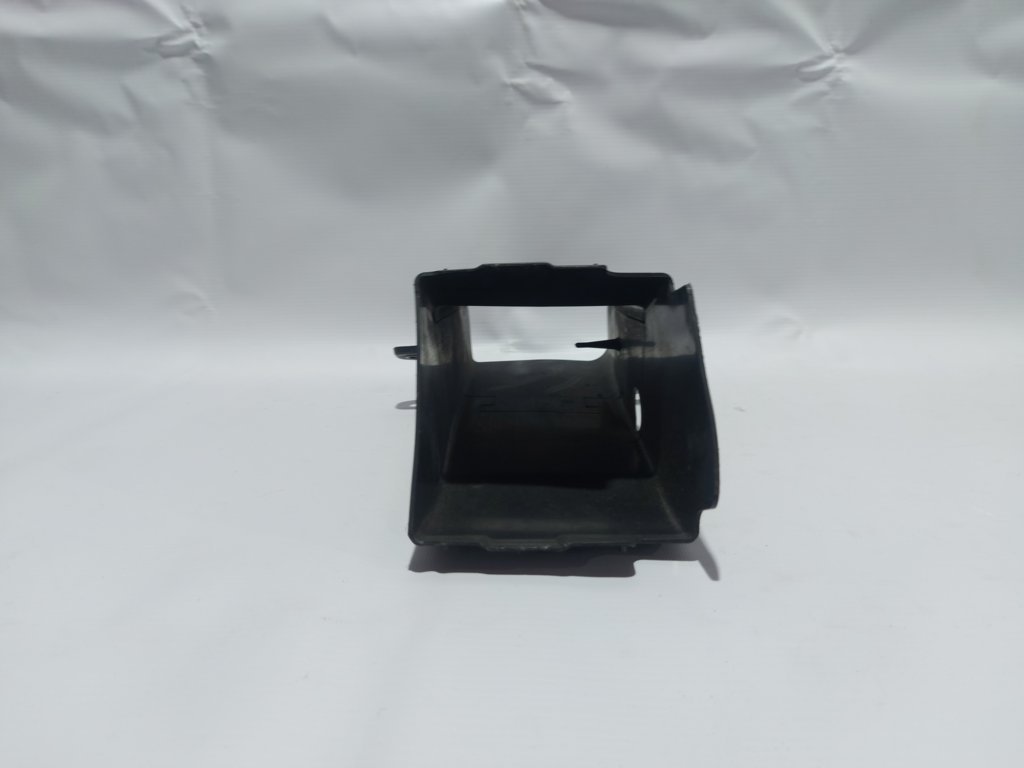 7 series Повітрозабірник передній правий BMW 7 2012 7184156 BMW 7 4 7 series Повітрозабірник передній правий BMW 7 2012 7184156 BMW 7 4