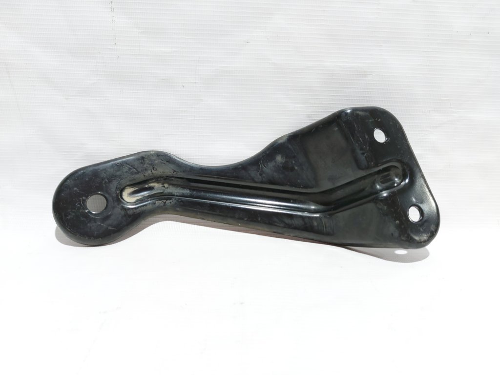 Journey Кронштейн поперечної задньої балки правий Dodge Journey 2016-2019 5151020AA Dodge Journey 5