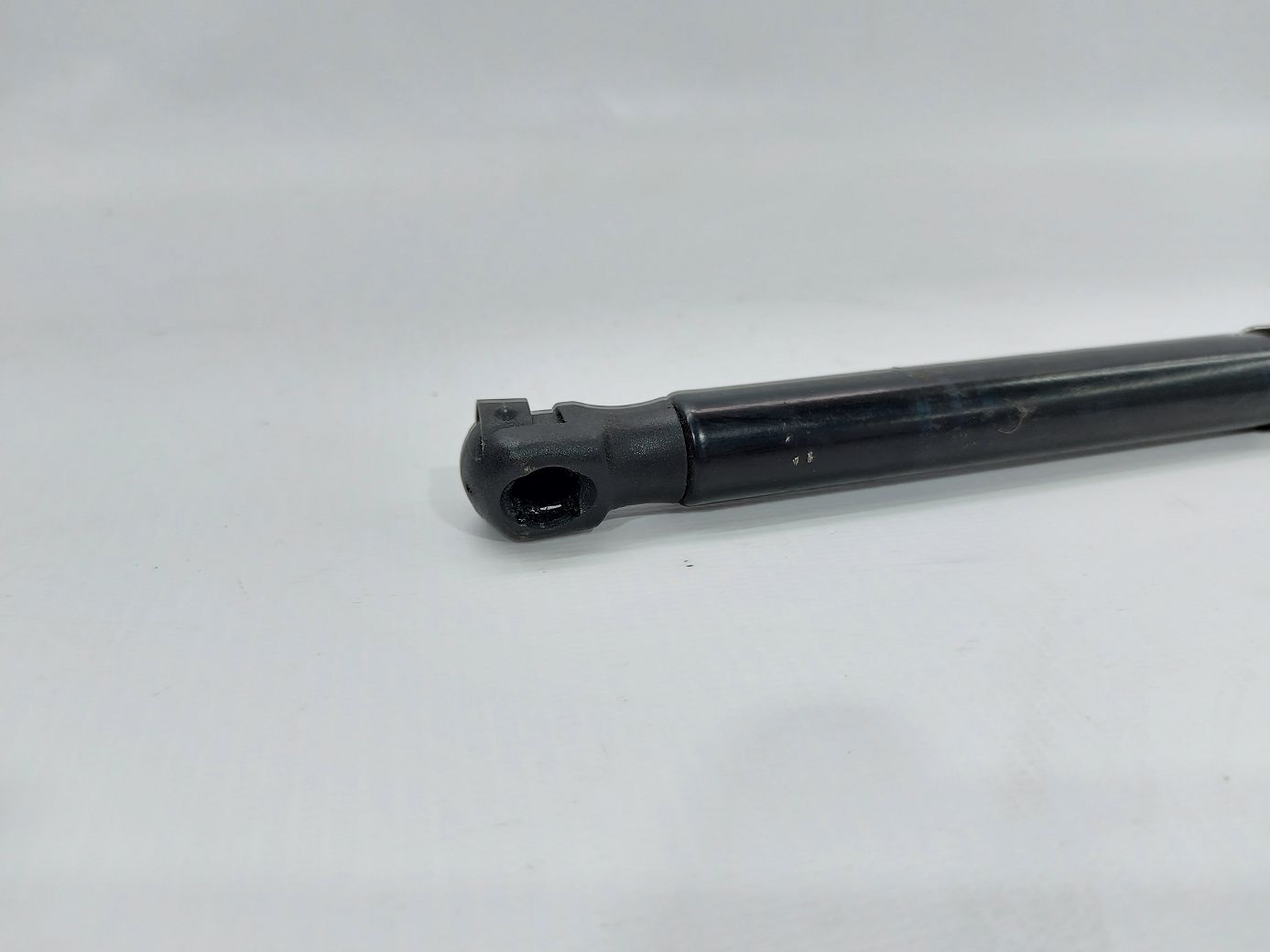 7 series Амортизатор петли капота правый BMW 7 2009-2015 51237183741 BMW 7 3 7 series Амортизатор петли капота правый BMW 7 2009-2015 51237183741 BMW 7 3