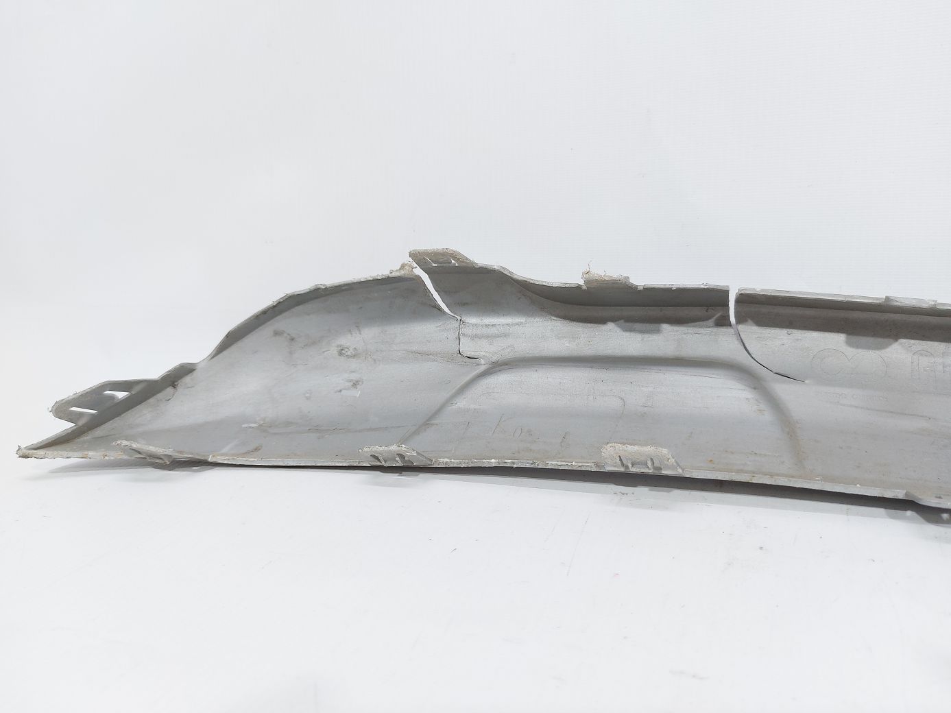 Trax Накладка бампера переднего (трещены) Chevrolet Trax 2017-2021 42392739 Chevrolet Trax 5 Trax Накладка бампера переднего (трещены) Chevrolet Trax 2017-2021 42392739 Chevrolet Trax 5