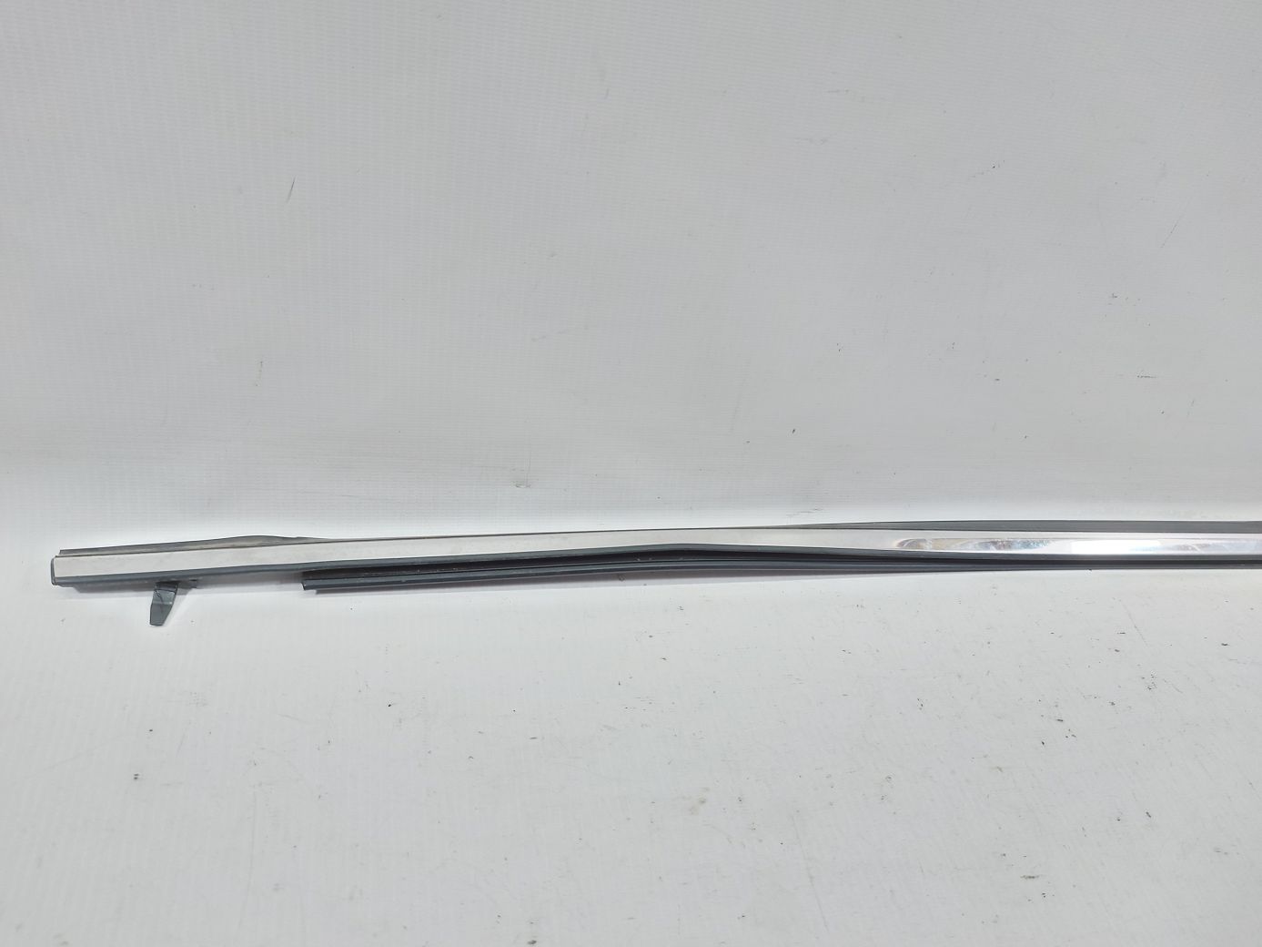 Impreza Ущільнювальна гумка скла двері передньої правої зовнішня (хром) Subaru Impreza 2012-2016 61280VA200 Subaru Impreza 3
