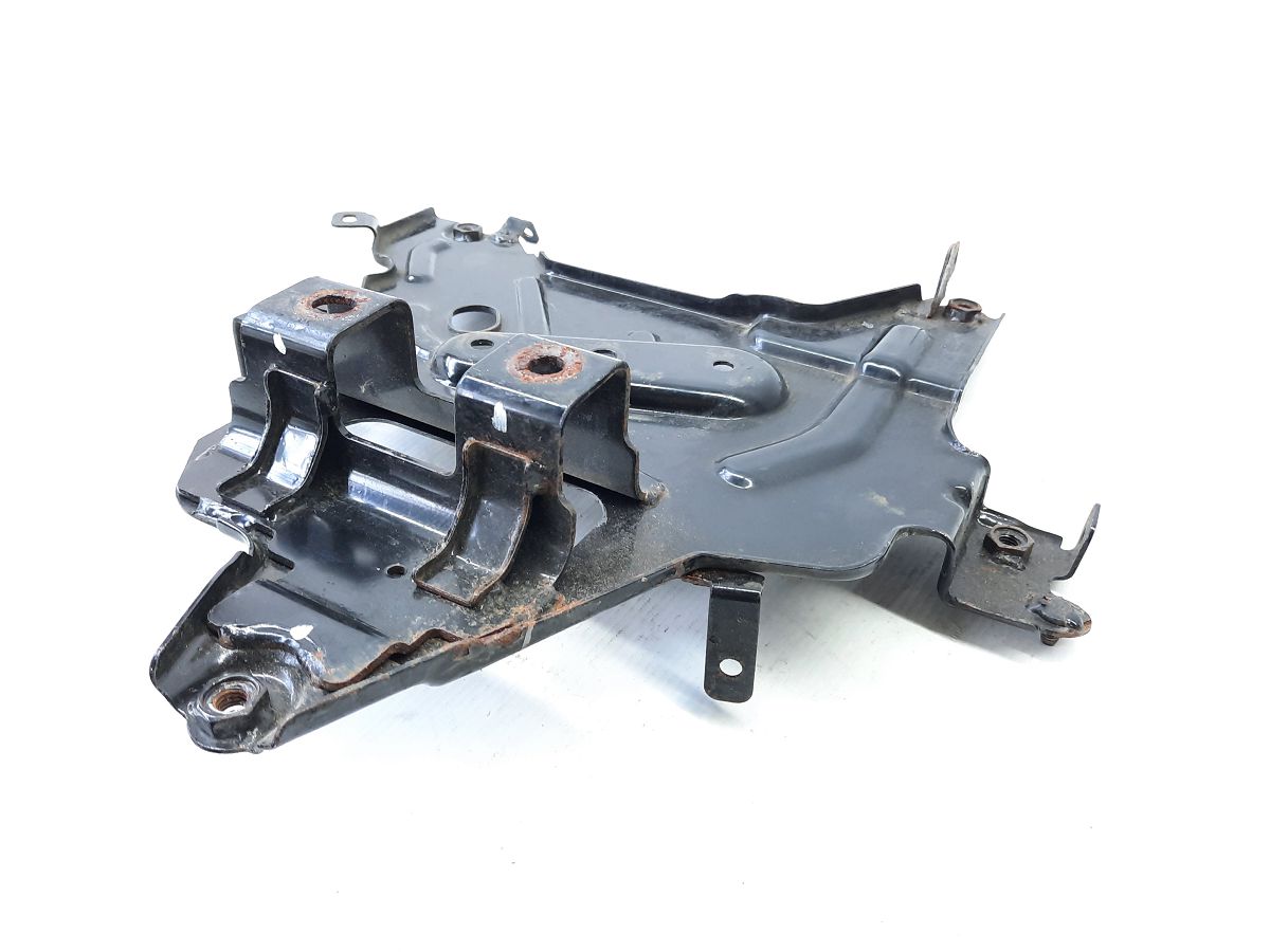 Sentra Кронштейн подиума АКБ Nissan Sentra 2013-2019 648603SG0A Nissan Sentra 8