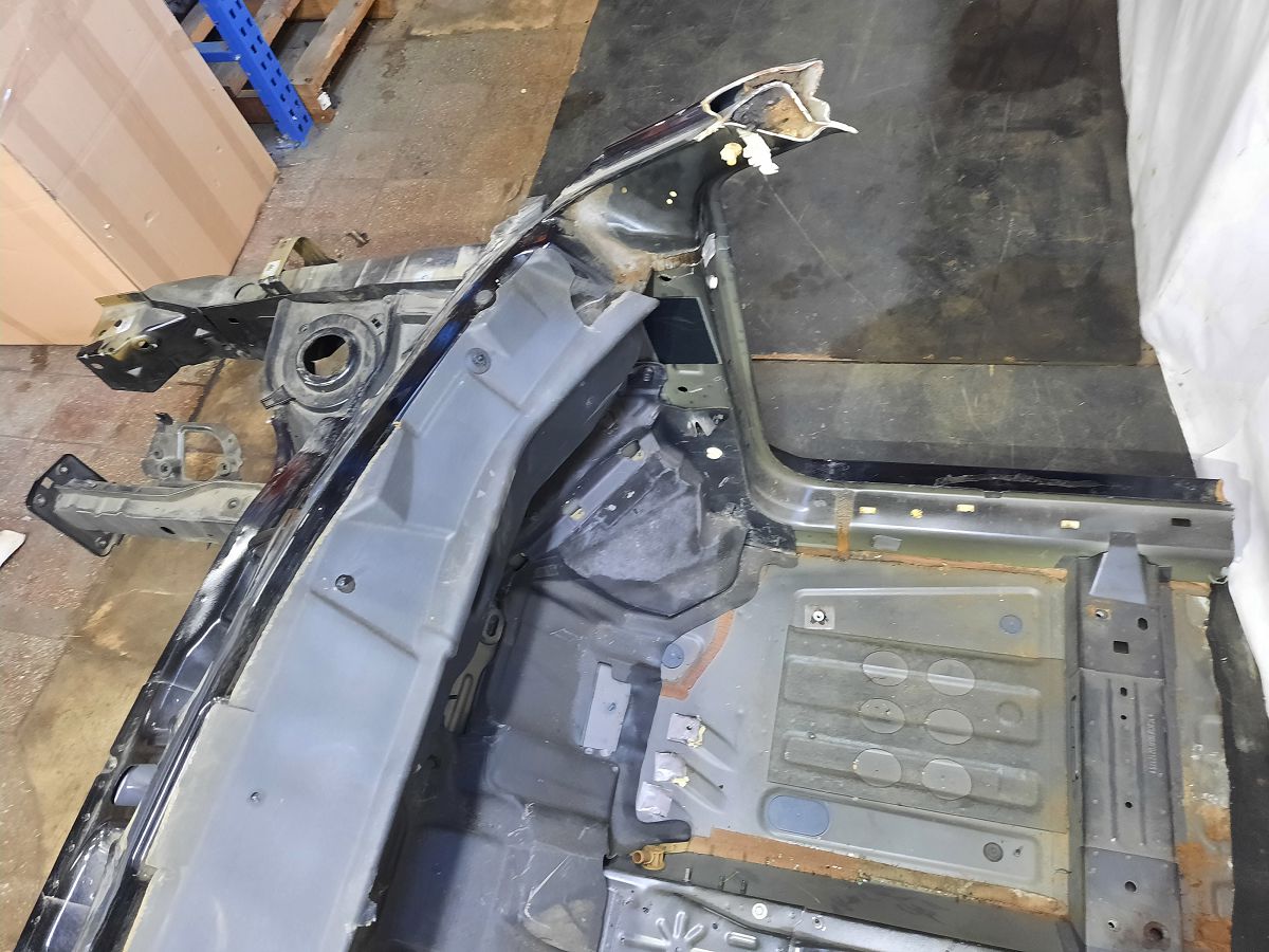 Dart Чверть передня права зі склянкою Dodge Dart 2013-2019 68105062AB Dodge Dart 8