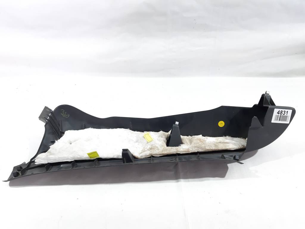 Passat Обшивка стійки задньої правої нижня Volkswagen Passat 2012-2019 561867766 Volkswagen Passat 3