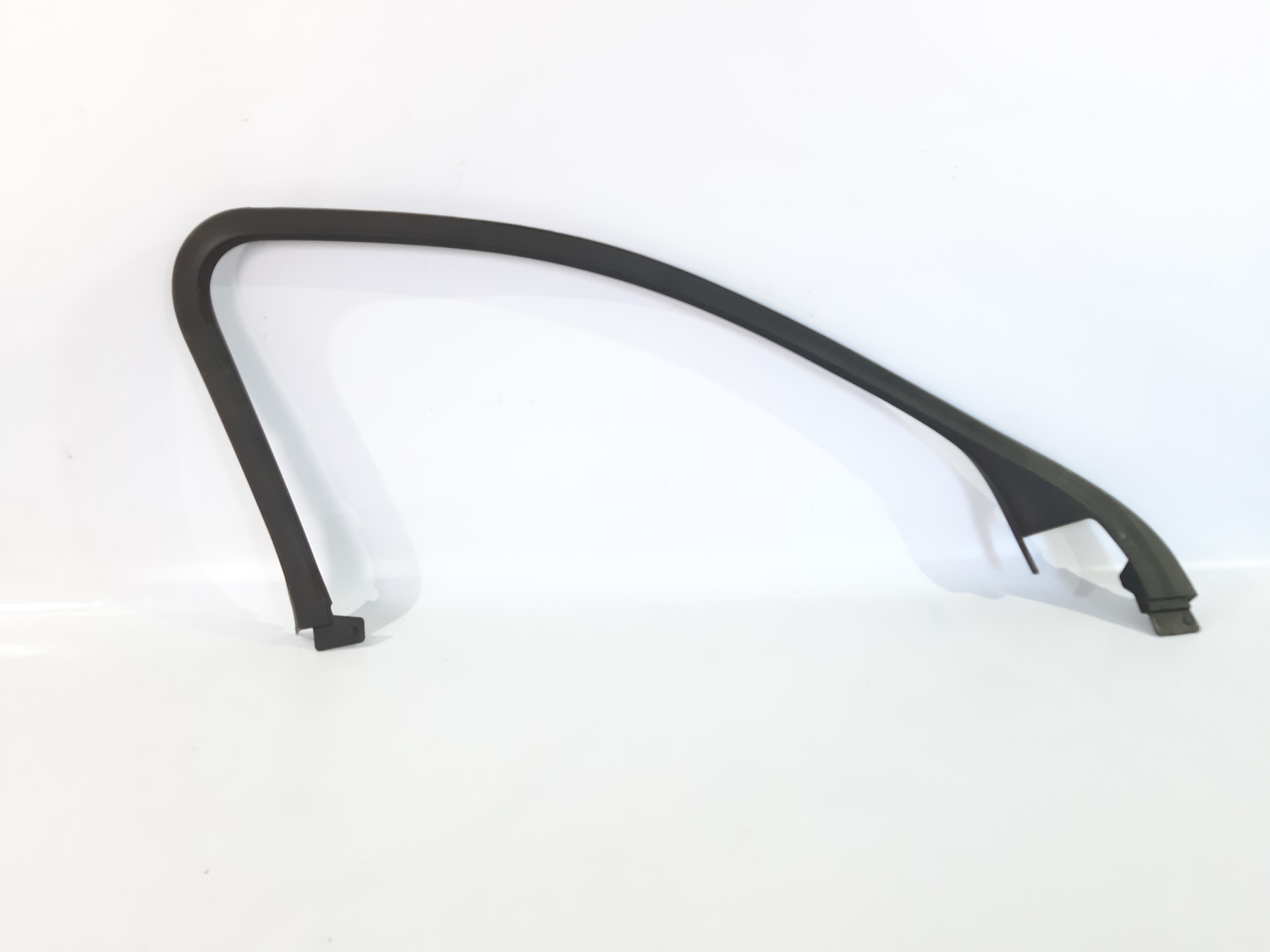 Malibu. Накладка верхняя декоративная двери передней левой Chevrolet Malibu 2008-2012 25974543 Chevrolet Malibu