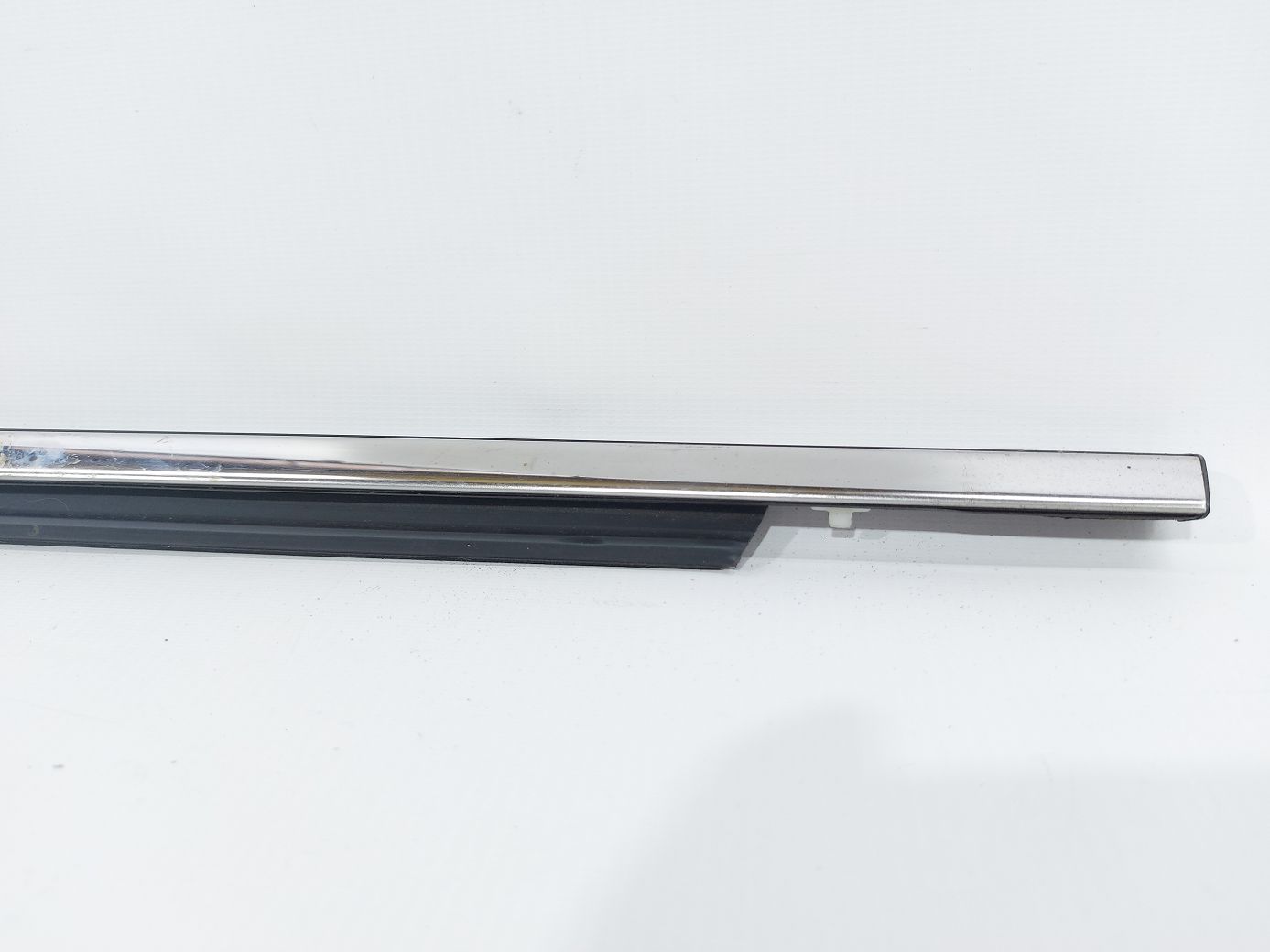 Equinox Ущільнювальна гумка скла передньої лівої двері зовнішня Chevrolet Equinox 2011-2017 23193172 Chevrolet Equinox 2