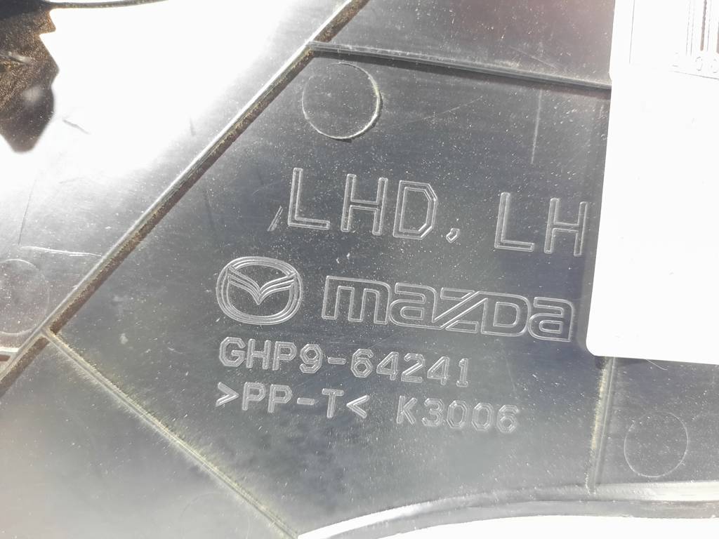 6 Накладка консоли центральной (боковая) левая Mazda 6 2014-2015 GHP96424002 Mazda 6 2