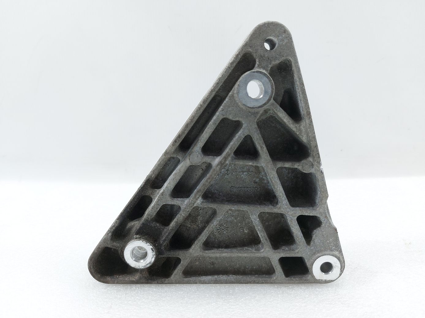 Malibu Кронштейн компресора кондиціонера Chevrolet Malibu 2016-2021 12691987 Chevrolet Malibu 2