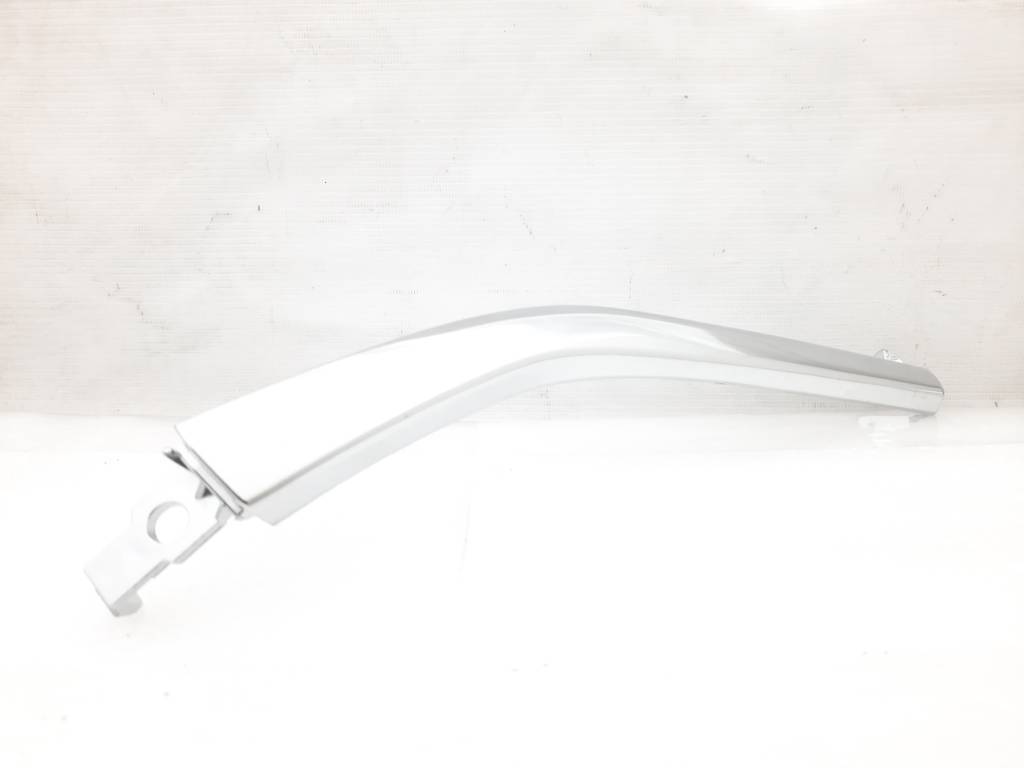 Молдінги бампера. Верхній правий молдинг решітки радіатора Mitsubishi Outlander 2016-2021 6407A142 Mitsubishi Outlander