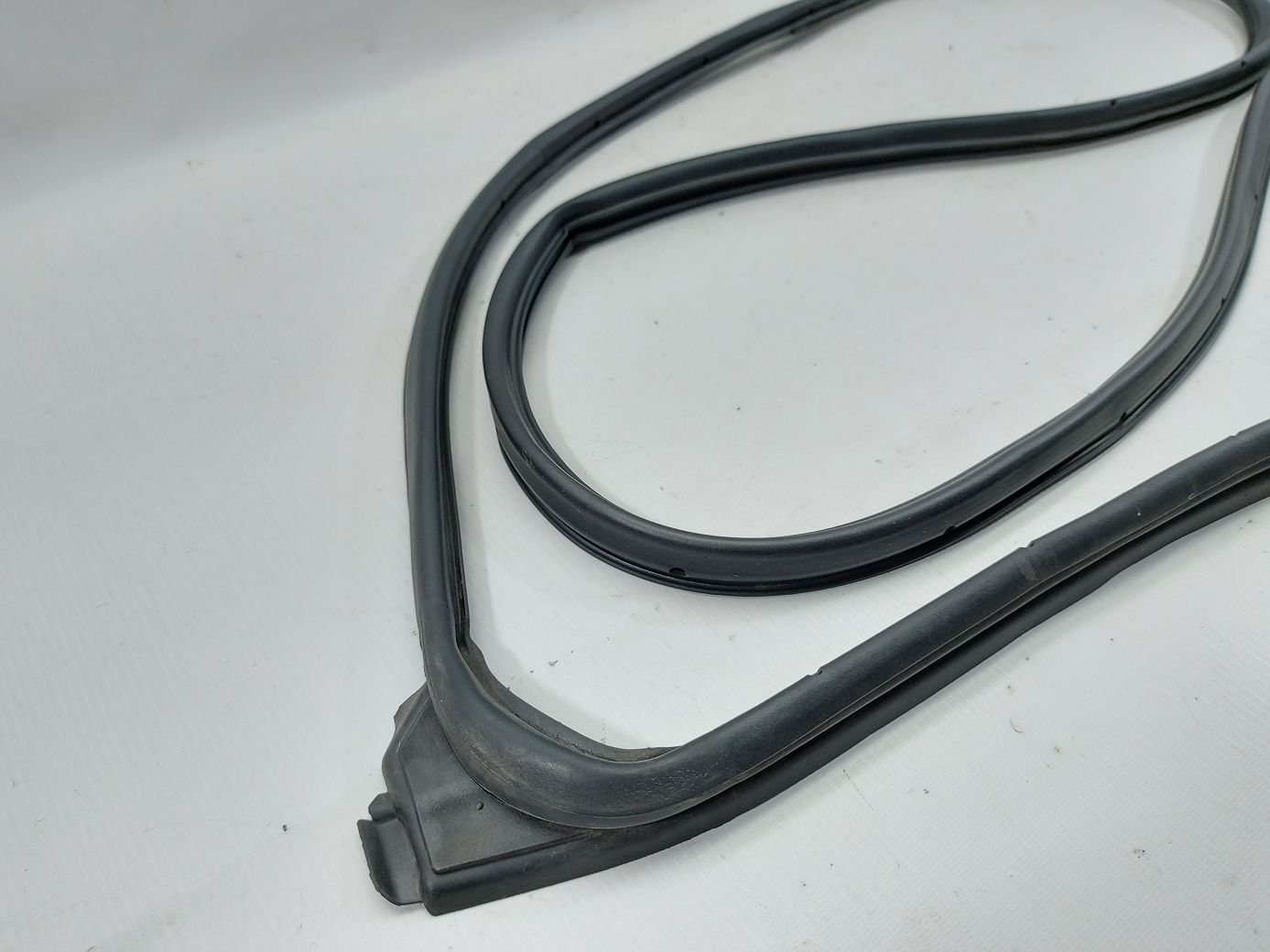 3 Уплотнительная резинка двери задней левой Mazda 3 2014-2018 BHN968913A Mazda 3 3