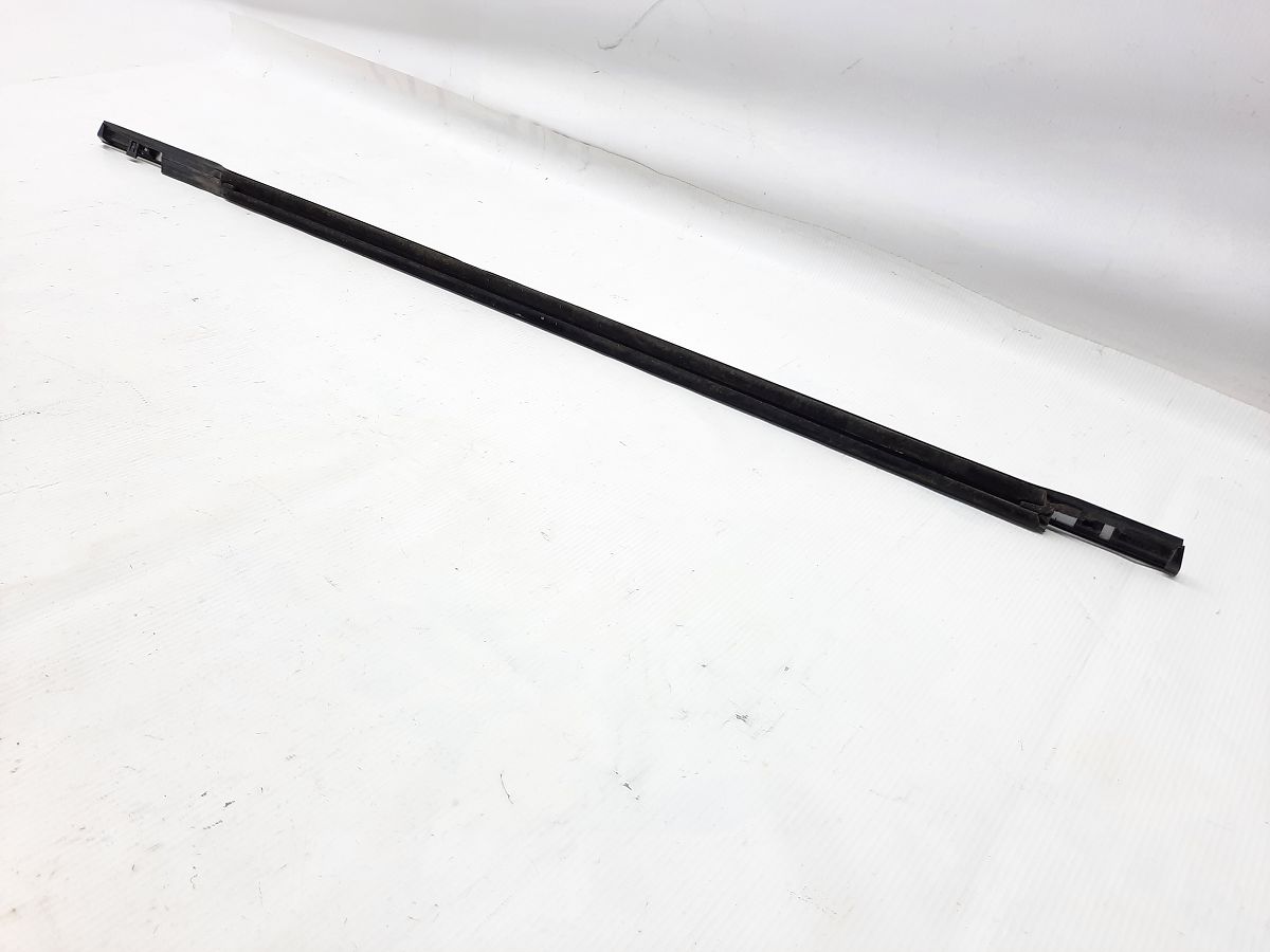 Altima Ущільнювальна гумка скла двері лівої зовнішня (хром) Nissan Altima 2013-2018 828213TA0A Nissan Altima 5