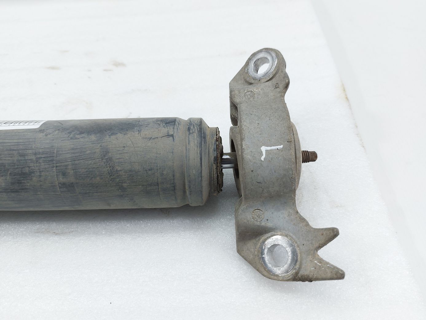 Regal Амортизатор задній лівий Buick Regal 2014-2017 84185484 Buick Regal 3