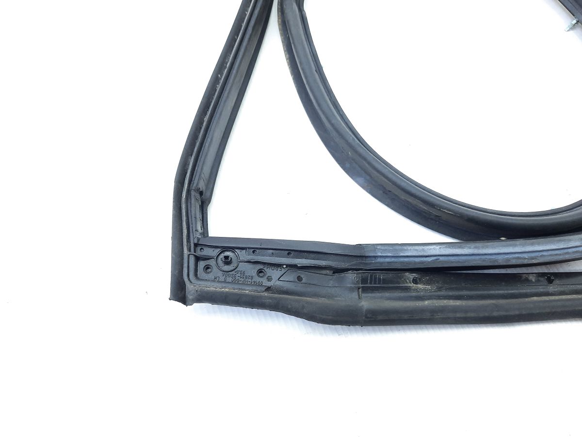 Sentra Ущільнювальна гумка дверей задньої лівої Nissan Sentra 2013-2019 828314AF2A Nissan Sentra 9