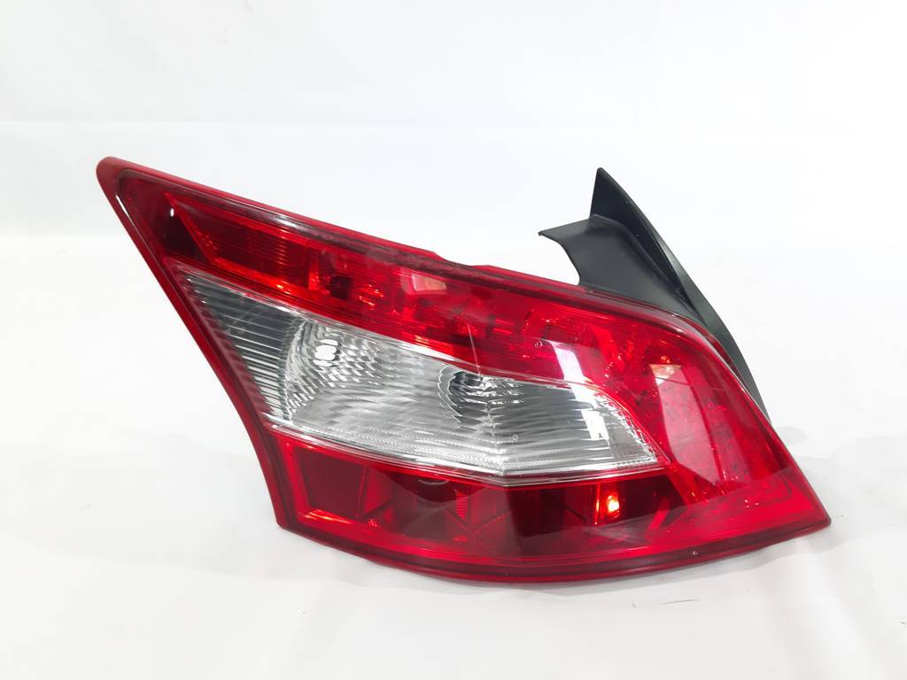 Товари з дефектами. Ліхтар задній лівий Steanly P6775L скол Nissan Maxima 2009-2011 265559N00B Nissan Maxima