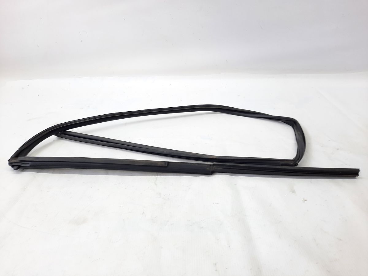 Scion iq. Уплотнительная резинка стекла двери передней правой Toyota Scion IQ 2012-2013 6814174020 Toyota Scion IQ