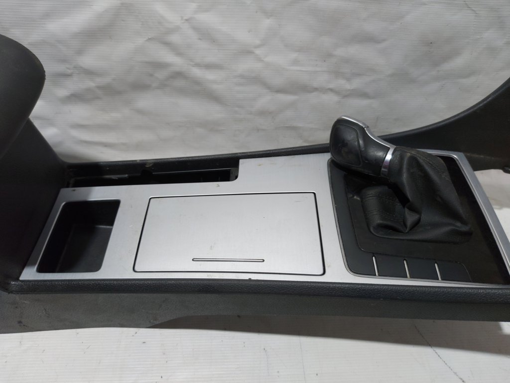 Passat s Консоль центральна Volkswagen Passat S 2012-2015 561863241C82V Volkswagen Passat S 4