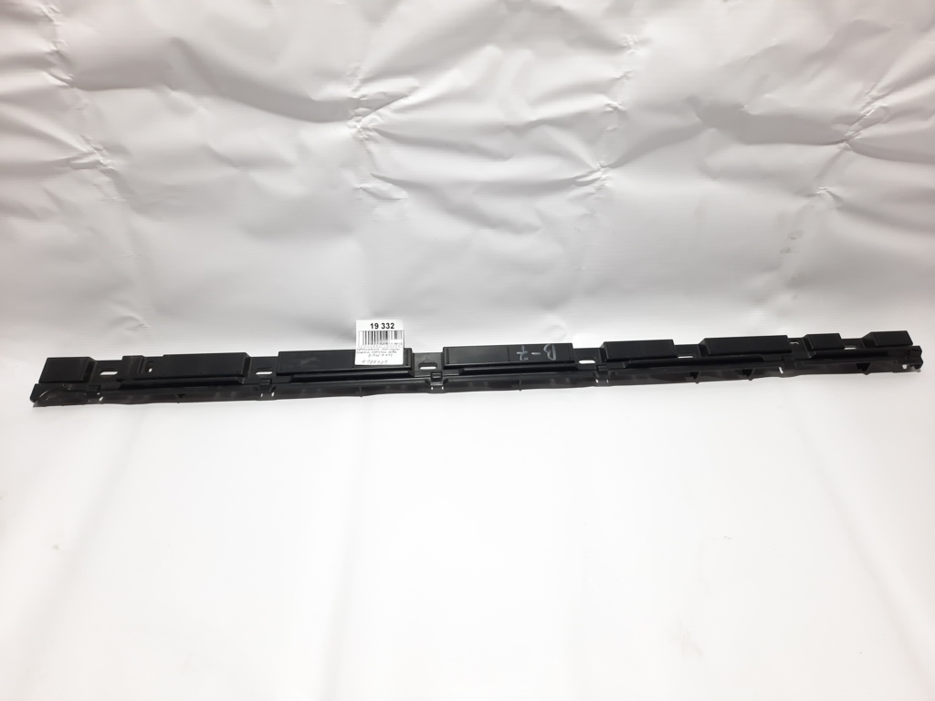 7 series. Кріплення накладки порога переднє ліве BMW 7 2012 7187101 BMW 7