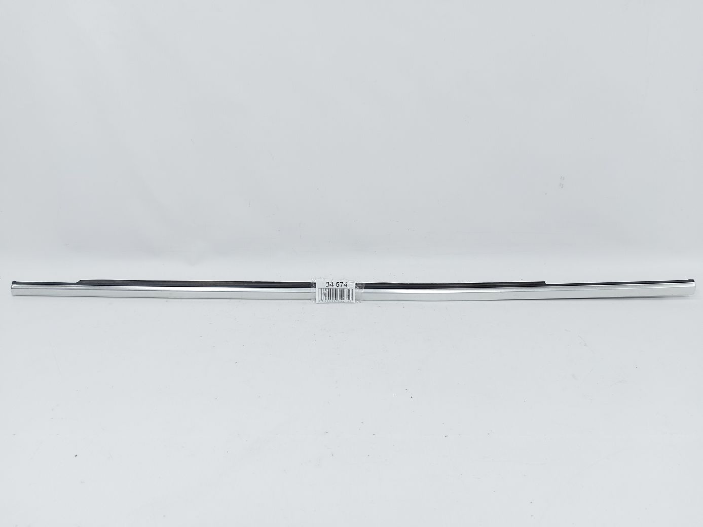 Impala. Ущільнювальна гумка скла двері лівої зовнішня Chevrolet Impala 2014-2020 84325911 Chevrolet Impala