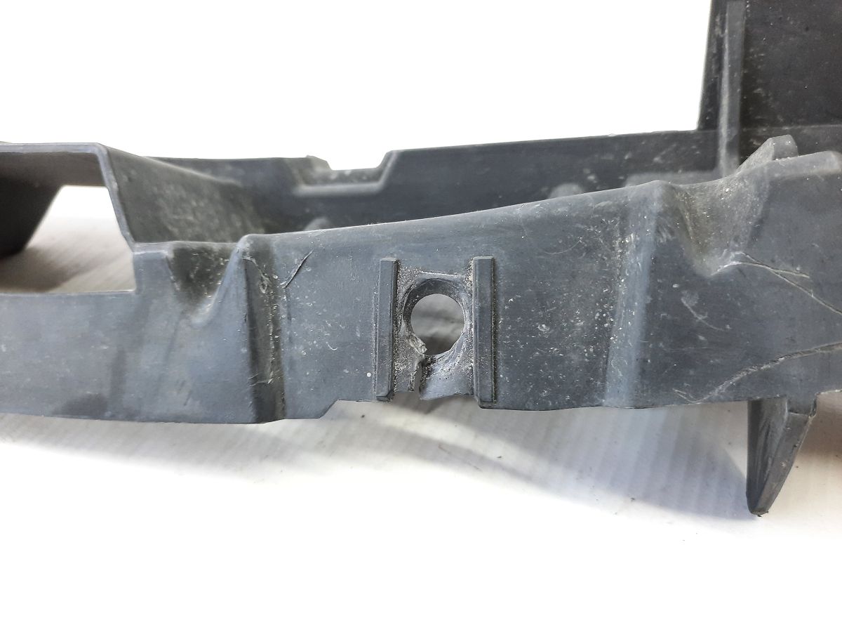 200 limited Кріплення заднього бампера центральне Chrysler 200 Limited 2015-2017 68103915AC Chrysler 200 Limited 4