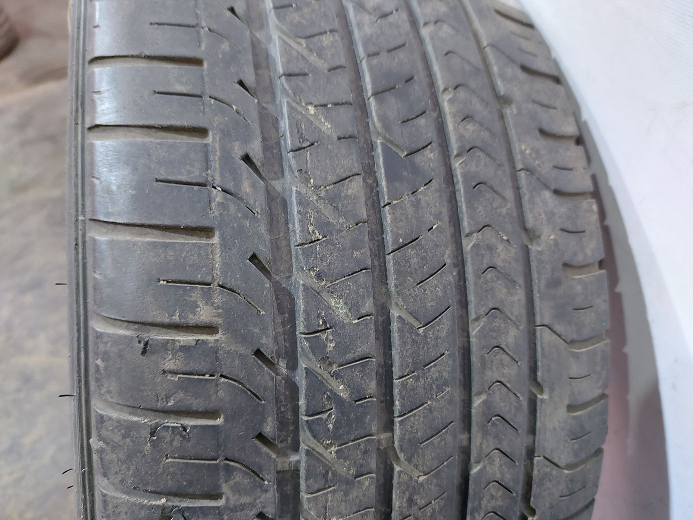 Всесезонные шины Гума GoodYear Eagle Sport 225/45R17 9
