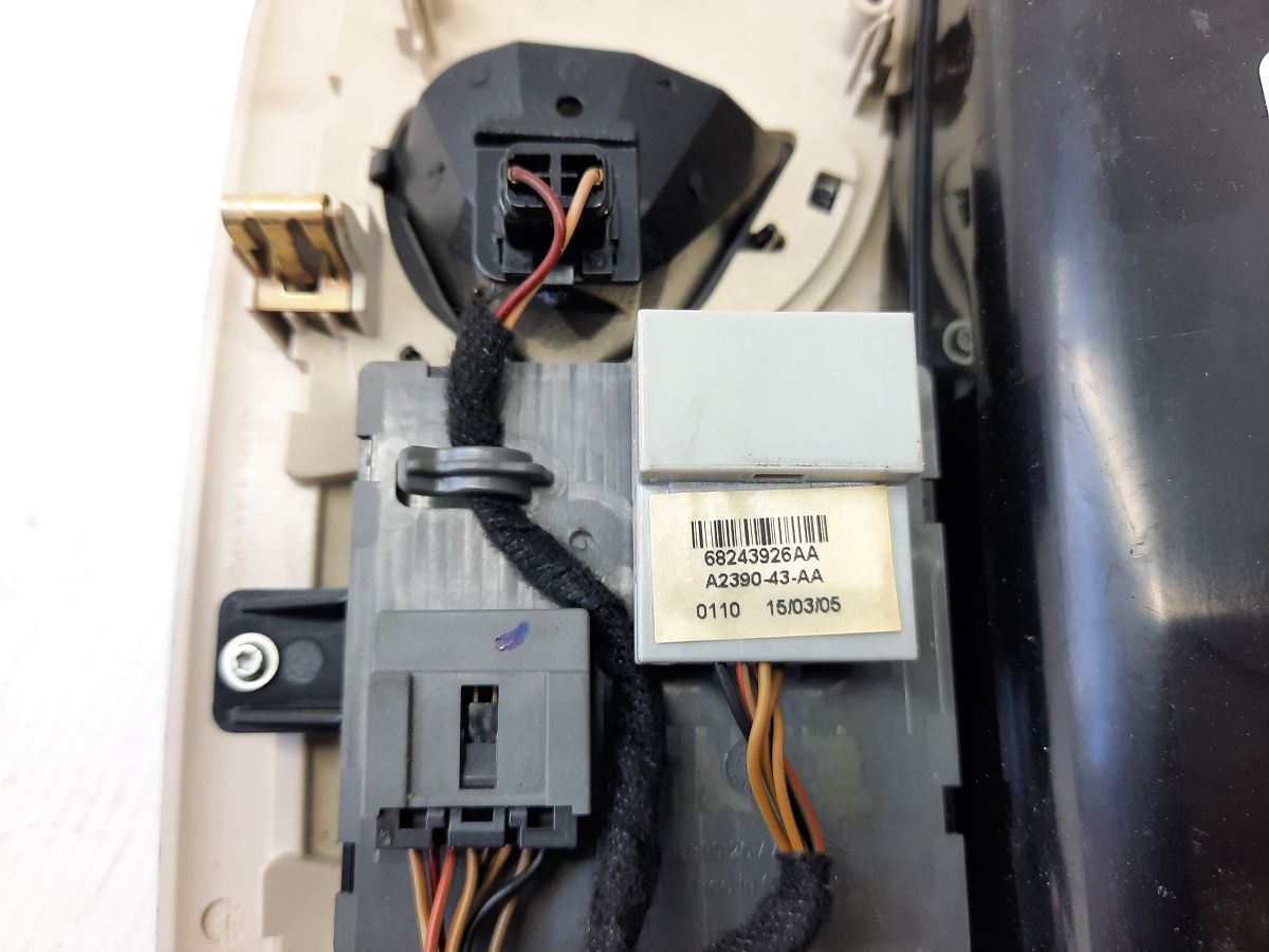 200 limited Плафон передній стельовий Chrysler 200 Limited 2015-2017 5LH031L2AG Chrysler 200 Limited 4