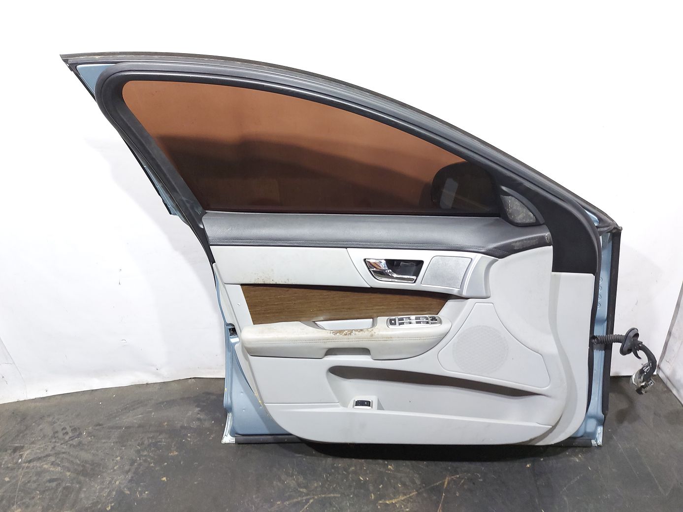 Xf Двері передні ліві Jaguar XF 2009-2015 C2Z2061 Jaguar XF 6